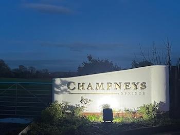 Champneys Springs  welcomes Gospel Choir at it Christmas Fayre 2025